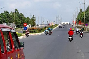 Hai bên đường Võ Văn Kiệt kết nối trung tâm TP. Cần Thơ với Cảng hàng không quốc tế Cần Thơ có tới 4 dự án khu đô thị mời gọi đầu tư.