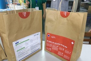 Một túi thuốc cấp cho F0 điều trị tại nhà ở Thành phố Hồ Chí Minh. (Ảnh minh họa: TTXVN).
