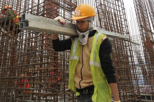 Giá vật liệu xây dựng tăng cao ảnh hưởng đến hiệu quả hoạt động của doanh nghiệp xây lắp.