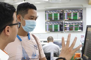 Chứng khoán đang trở thành kênh đầu tư được nhiều người Việt quan tâm.