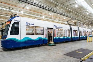 Một đoàn tàu đường sắt nhẹ do Siemen chế tạo.