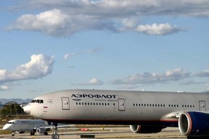 Máy bay của hãng hàng không Nga Aeroflot cất cánh từ sân bay quốc tế Los Angeles, Mỹ, ngày 22/2/2022. (Ảnh: AFP/ TTXVN).
