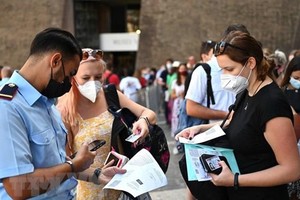 Du khách quốc tế đã được nhập cảnh vào Việt Nam với các chính sách vô cùng thông thoáng. (Ảnh minh họa: TTXVN)