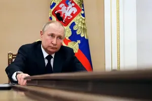 Tổng thống Nga Vladimir Putin chủ trì cuộc họp với các thành viên chính phủ ở Moscow hôm 10/3 (Ảnh: AP).