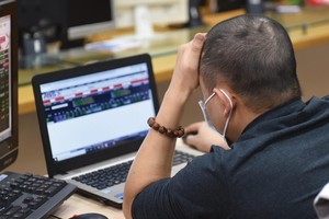 Việc chia tách cổ phiếu có thể tạo ra sóng tăng giá ngắn hạn do tâm lý đám đông lao vào săn mua, nhưng sau khi hết sóng lại giảm.