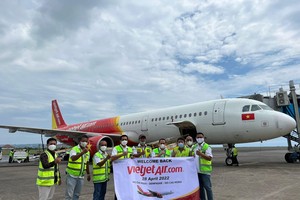 Phi hành đoàn Vietjet sẵn sàng với chuyến bay đầu tiên trở lại với Bali.