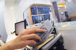 Tháng 4/2022, thị trường chứng khoán sụt giảm, nhưng ghi nhận ở một số công ty chứng khoán, số tiền nhà đầu tư rút ra khỏi tài khoản là không đáng kể.