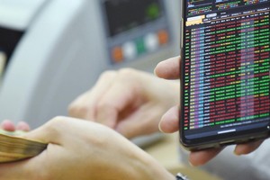 Dòng tiền dài hạn thế chân tiền FOMO