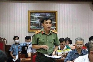 Đại diện Công an tỉnh thông tin về việc CDC Đắk Lắk mua kit xét nghiệm của Việt Á. (Nguồn: vtv.vn).