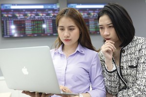 Nên tính chuyện đầu tư vào doanh nghiệp hơn là đầu tư vào cổ phiếu.