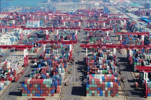 Cảng container ở Thanh Đảo, tỉnh Sơn Đông, Trung Quốc. Ảnh: THX/TTXVN.