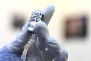 Cả nước đã triển khai tiêm được hơn 219 triệu liều vaccine phòng COVID-19. (Ảnh: TTXVN/Vietnam+)