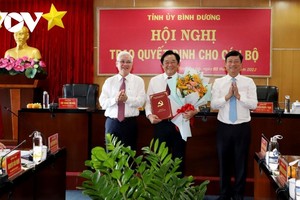Quốc hội tỉnh.Ông Nguyễn Hoàng Thao, Phó Bí thư Thường trực Tỉnh ủy kiêm Hiệu trưởng Trường Chính trị tỉnh (giữa).