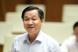 Phó Thủ tướng Chính phủ Lê Minh Khái phát biểu tại nghị trường.