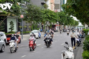 Các phương tiện sẽ bị cấm lưu thông vào đường Nguyễn Huệ từ 18h - 22h các ngày 30/6, 1/7 và 2/7 (Ảnh: Hà Khánh).