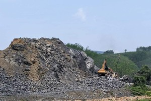 Mỏ đá ở Nam Đông bị UBND tỉnh yêu cầu dừng hoạt động đầu năm 2022. Ảnh: Phước Tuần.