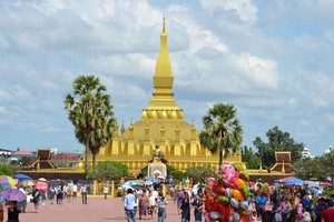 Khách du lịch tại thủ đô Vientiane. (Nguồn: TTXVN).