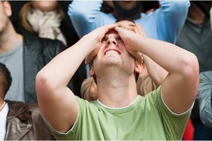 Có nên ôm tiền và đứng ngoài thị trường khi thị trường giảm sâu?