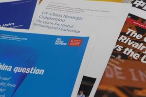 Trung Quốc vượt Mỹ về số lượng và chất lượng bài báo khoa học. Ảnh minh họa: Nikkei Asia.