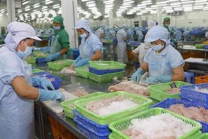 Kim ngạch xuất nhập khẩu tính đến 15/8 đang tiến gần mốc 500 tỷ USD, cán cân thương mại xuất siêu 1,39 tỷ USD.