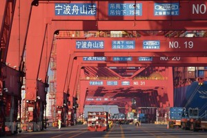 Cảng hàng hóa tại Ninh Ba, tỉnh Chiết Giang, Trung Quốc. (Ảnh: THX/TTXVN)