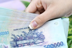 Thông tin nới room tín dụng được giới đầu tư chứng khoán trông đợi.