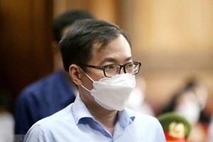 Bị cáo Tề Trí Dũng nghe tuyên đọc bản án. (Ảnh: Thành Chung/TTXVN)