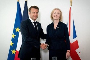 Tổng thống Pháp Emmanuel Macron và Thủ tướng Anh Liz Truss. (Nguồn: Reuters).