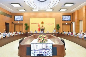 Một phiên thảo luận về công tác giám sát của Ủy ban Thường vụ Quốc hội.