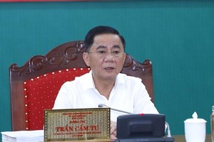 Ông Trần Cẩm Tú, Ủy viên Bộ Chính trị, Bí thư Trung ương Đảng, Chủ nhiệm Ủy ban Kiểm tra Trung ương chủ trì phiên họp. (Ảnh: Phương Hoa/TTXVN)