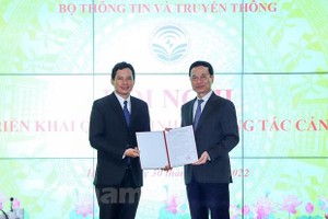 Ông Lê Quang Tự Do (trái) được bổ nhiệm làm Cục trưởng Cục Phát thanh, Truyền hình và Thông tin điện tử. (Ảnh: Lê Anh Dũng/Vietnam+)