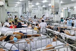 Số lượng bệnh nhân tăng nhanh, nhưng Bệnh viện Chợ Rẫy (TP.HCM) đang trong tình trạng thiếu thuốc điều trị.
