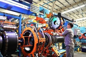 Sản xuất lốp xe ôtô tại Công ty TNHH Sailun Việt Nam, xã Phước Đông, huyện Gò Dầu (Tây Ninh). (Ảnh: Hồng Đạt/TTXVN).