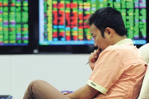 Nhiều nhà đầu tư cắt lỗ, chuyển sang nắm giữ tiền mặt.