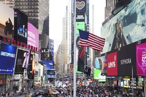 Fitch dự báo kinh tế Mỹ chỉ tăng trưởng 0,5% trong năm 2023. (Ảnh: THX/TTXVN)