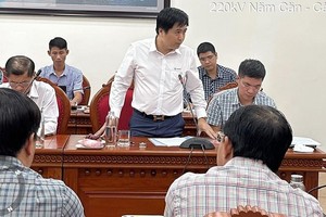 Ông Trương Hữu Thành, Phó tổng giám đốc EVNNPT nêu các khó khăn và kiến nghị giải pháp.