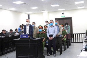 Các bị cáo tại toà.