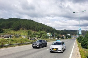 Cao tốc Liên Khương (huyện Đức Trọng) nối đèo Prenn (Đà Lạt) rút ngắn thời gian đi lại từ Đà Lạt đi Cảng Hàng không Liên Khương và ngược lại. Ảnh: P.V.