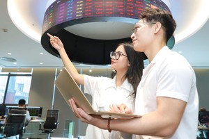 Nhiều chuyên gia đồng quan điểm, định giá của thị trường chứng khoán đang ở vùng hấp dẫn trong trung và dài hạn.