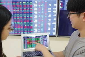 Nhà đầu tư cá nhân đang dõi theo động thái của quỹ ngoại 