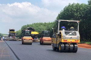 Thi công cao tốc Bắc - Nam, đoạn Dầu Giây - Phan Thiết.