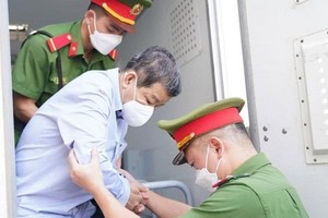 Cựu Chủ tịch Bình Dương Trần Thanh Liêm đến phiên toà sơ thẩm.