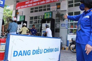 Bộ Công thương muốn tiếp tục giữ công cụ Quỹ bình ổn giá xăng dầu để điều hành giá mặt hàng này.