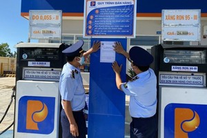 Quản lý thị trường tăng cường giám sát hoạt động kinh doanh xăng dầu dịp Tết Nguyên đán 2023.