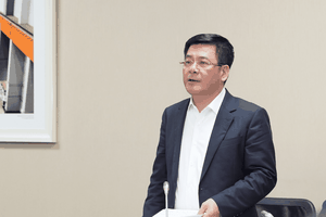 Theo Bộ trưởng Nguyễn Hồng Diên, EVN phải đối mặt với những thách thức, khó khăn chưa từng có và hết sức dị biệt trong thời gian qua do khủng khoảng năng lượng dẫn đến giá nhiên liệu đầu vào cho sản xuất điện tăng cao.