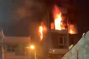 Đám cháy xảy ra ở tầng 4 ngôi nhà.