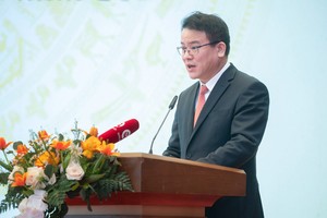 Thứ trưởng Bộ Kế hoạch và Đầu tư Trần Quốc Phương tham luận tại Hội nghị.