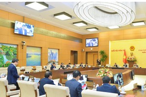 Ủy ban Thường vụ Quốc hội nghe tờ trình dự án Luật Nhà ở (sửa đổi).