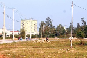 Dự án Khu dân cư Thuận Trà ngổn ngang khi doanh nghiệp tạm dừng thi công.