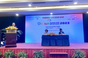 Các đại biểu thông tin về Ngày hội du lịch TP.HCM 2023 tại họp báo.